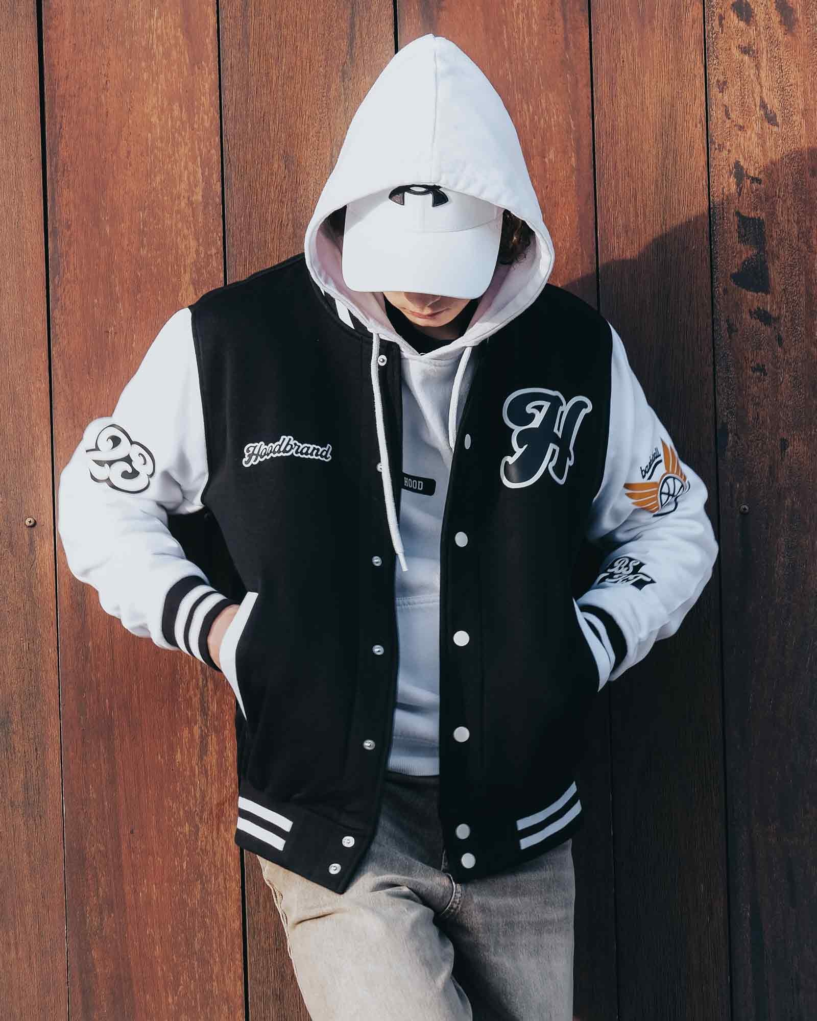 Chaqueta Varsity hood color negro/blanco